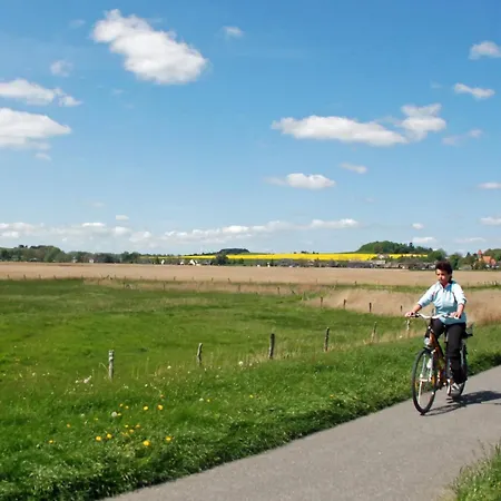 Appartementhaus Mit Balkon 300 M Bis Zum Vg