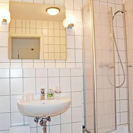 Appartementhaus Mit Balkon 300 M Bis Zum Vg Вилла Гёрен