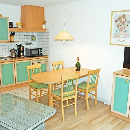 Appartementhaus Mit Balkon 300 M Bis Zum Vg *