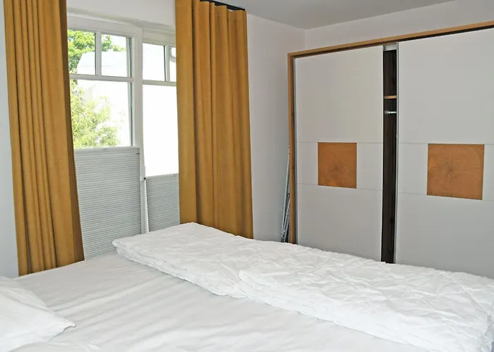 Appartementhaus Mit Balkon 300 M Bis Zum Vg *