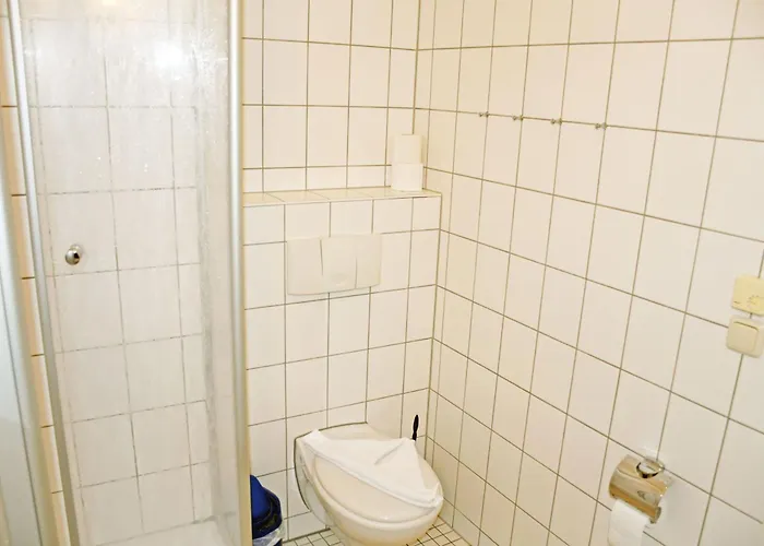 Appartementhaus Mit Balkon 300 M Bis Zum Vg * Goehren (Ruegen)