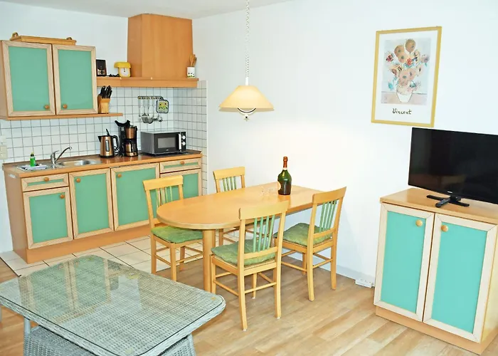 Appartementhaus Mit Balkon 300 M Bis Zum Vg *