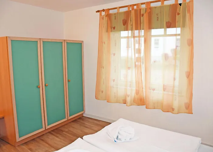 Appartementhaus Mit Balkon 300 M Bis Zum Vg * Goehren (Ruegen)